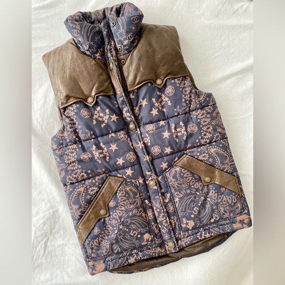 Chanel Paris Dallas Vest sz 36 - Picture 2 of 12